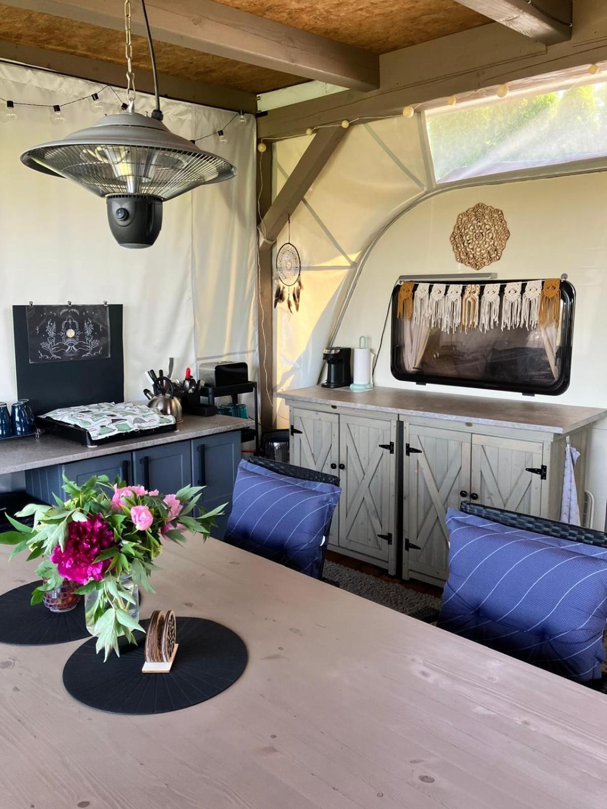 Glamping Karavan U Konopiste Chrastany  Luaran gambar