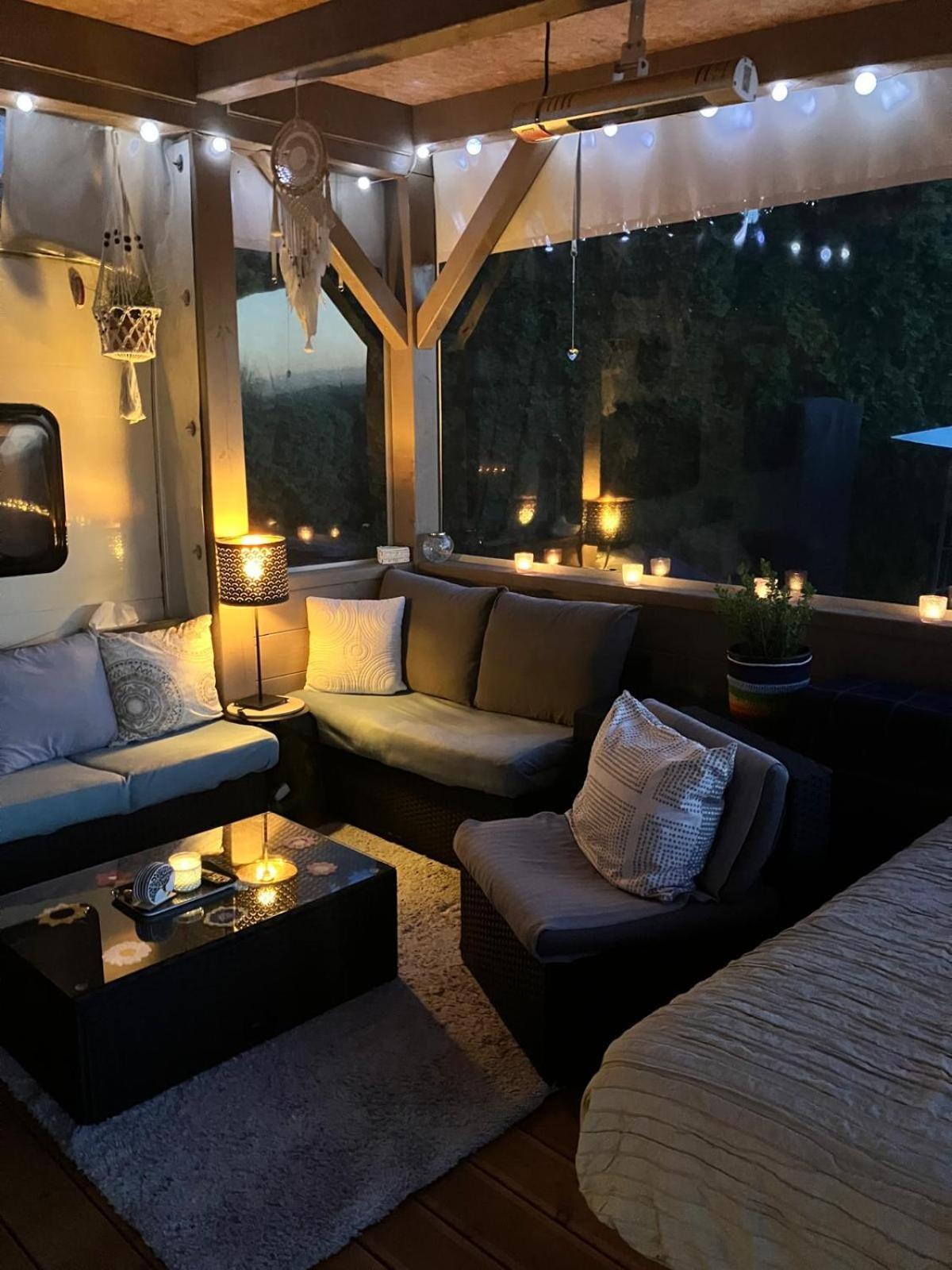 Glamping Karavan U Konopiste Chrastany  Luaran gambar