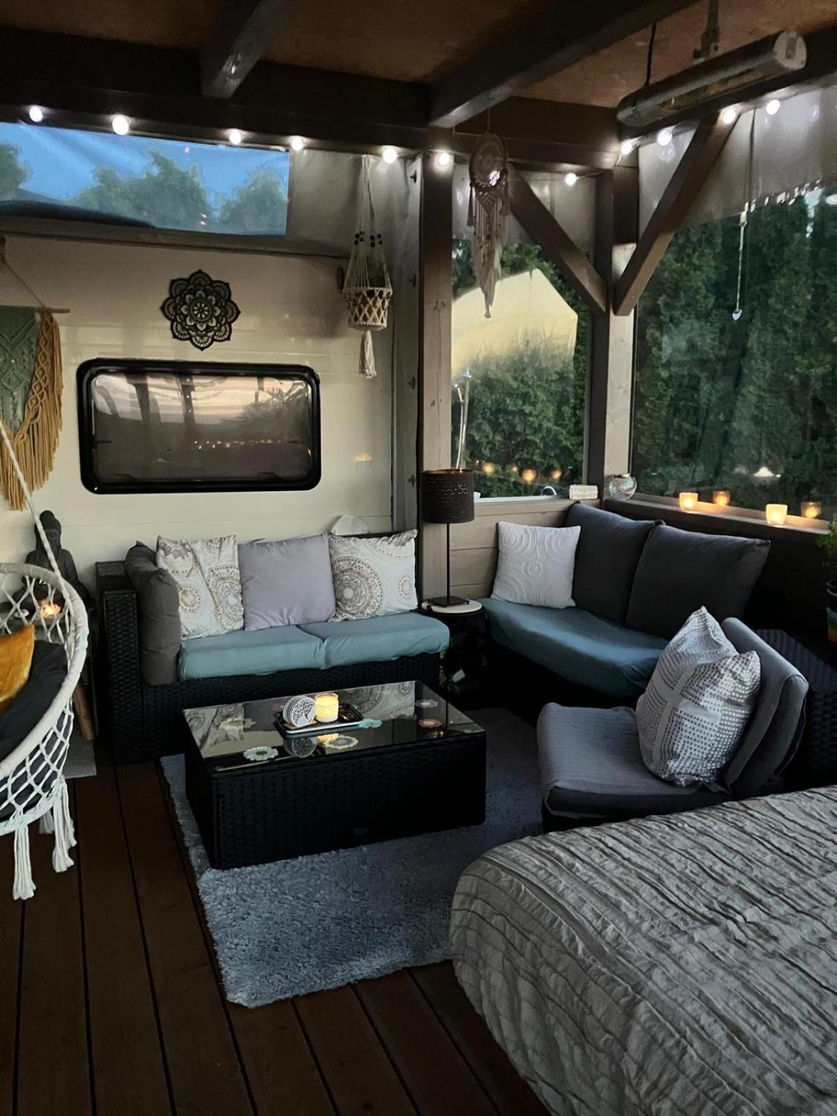 Glamping Karavan U Konopiste Chrastany  Luaran gambar