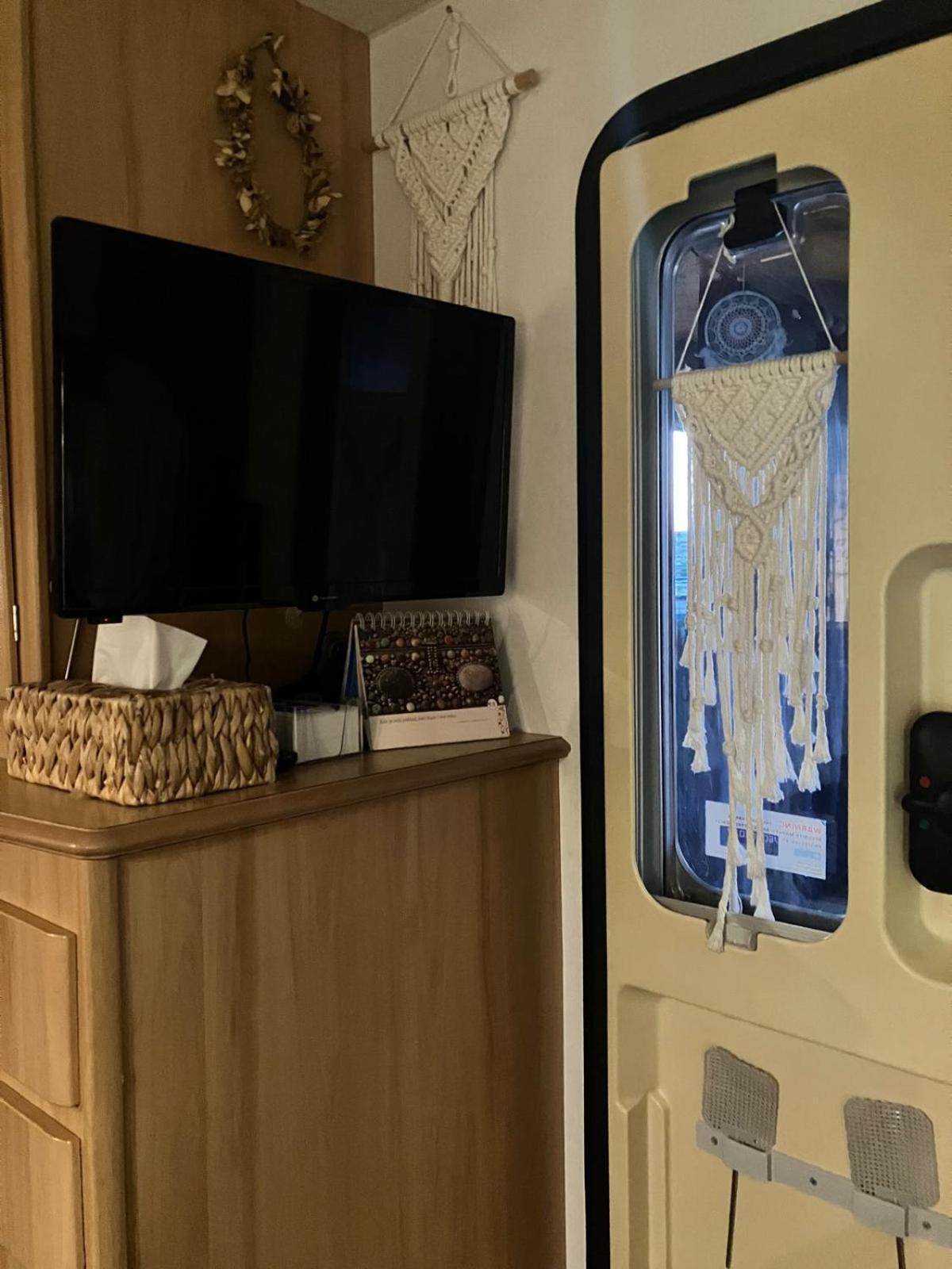 Glamping Karavan U Konopiste Chrastany  Luaran gambar