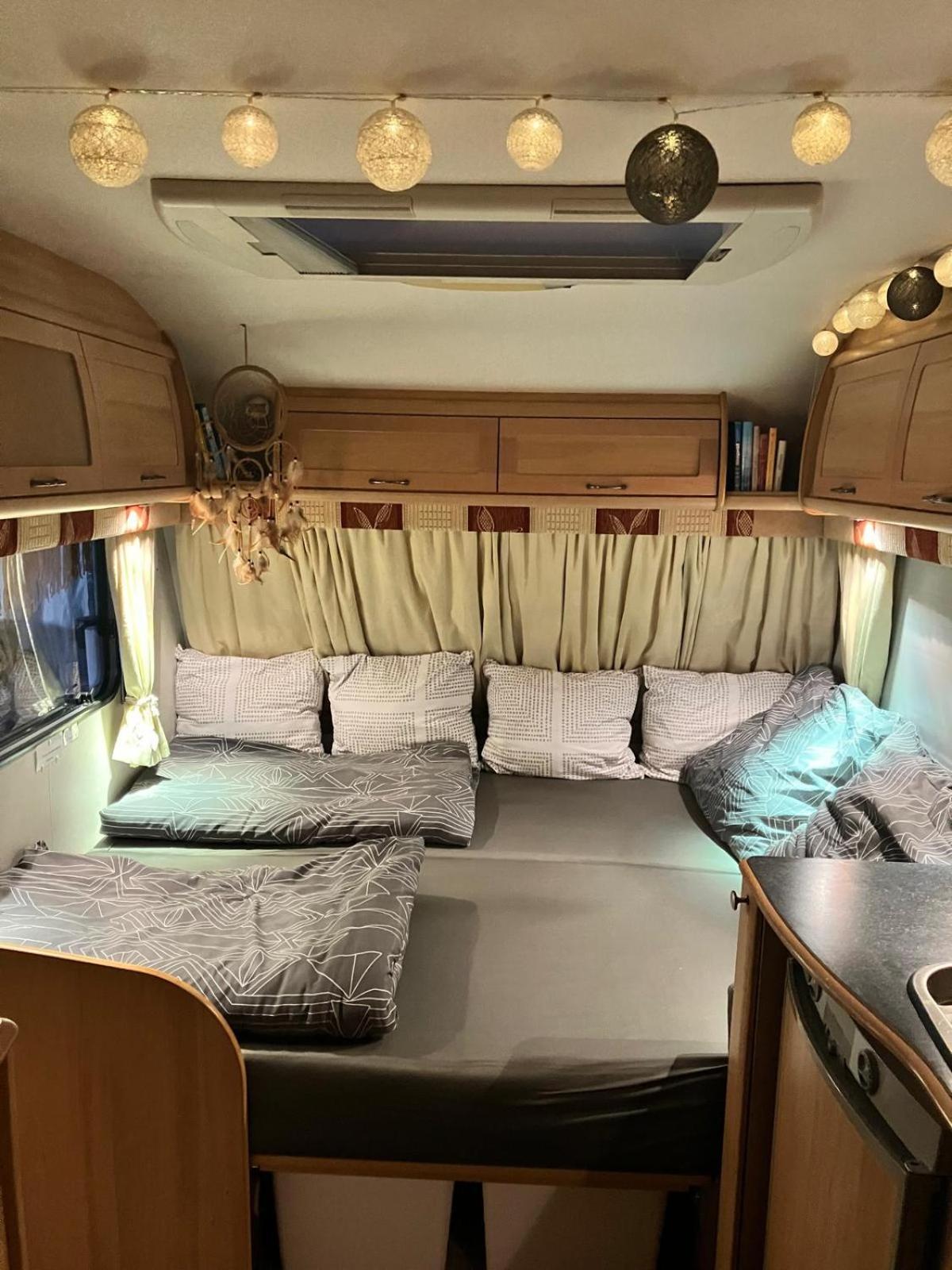 Glamping Karavan U Konopiste Chrastany  Luaran gambar